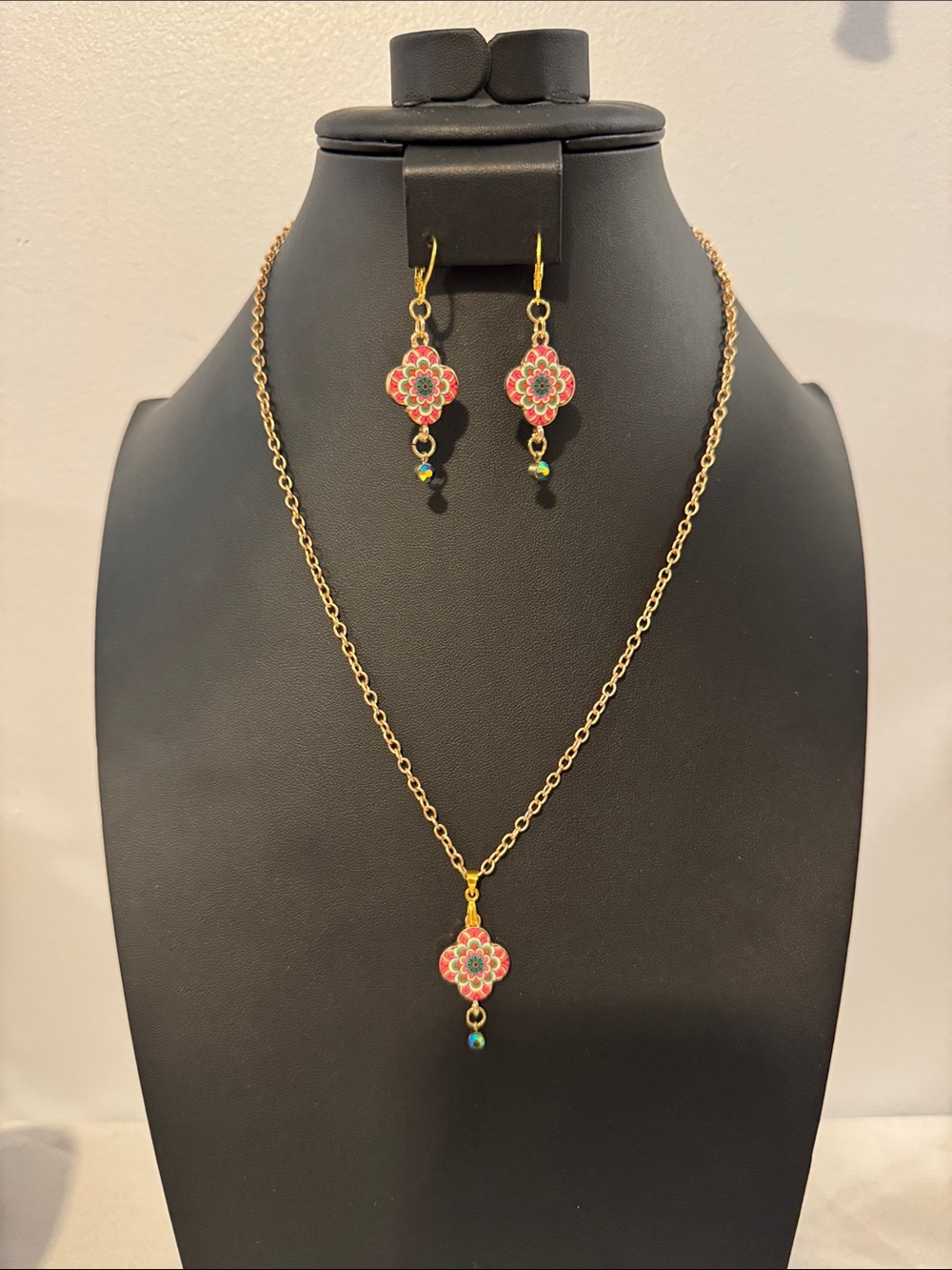 Gold-Tone Pink Floral Pendant Necklace and Earring Set